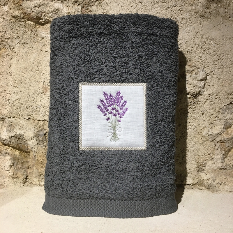 drap de douche 70x140 coton gris foncé broderie bouquet lavande lilas