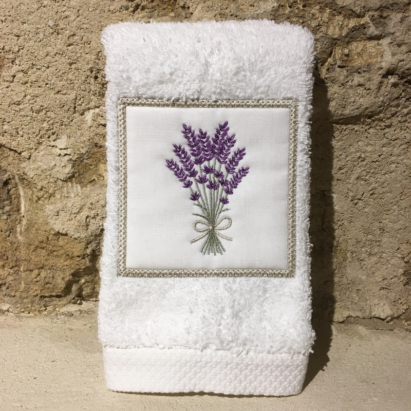 serviette invité 30x50 coton blanc broderie bouquet lavande lilas