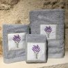 drap de douche 70x140 coton gris clair broderie bouquet lavande lilas