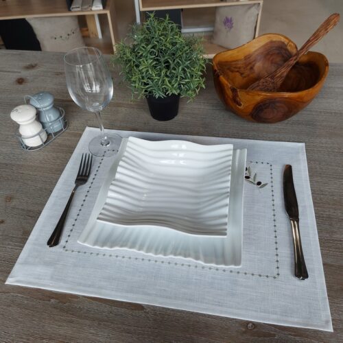 set de table lin enduit blanc broderie olive