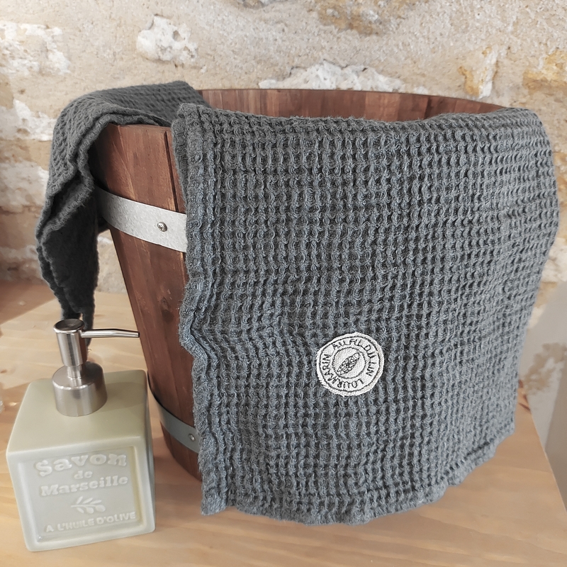 Drap de douche 75x130 nid d'abeille 100% lin gris broderie tampon cigale