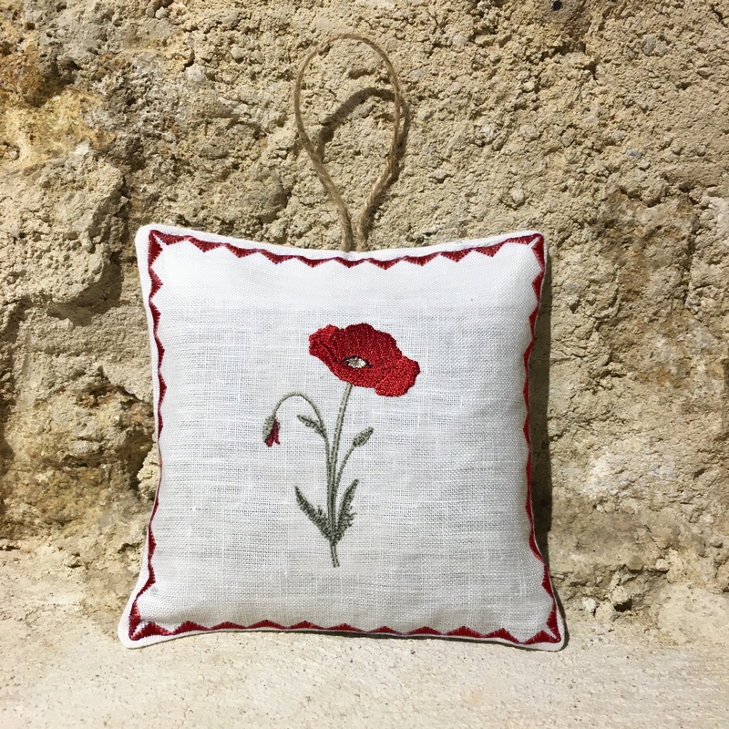 sachet de lavande coussinet lin blanc broderie coquelicot rouge